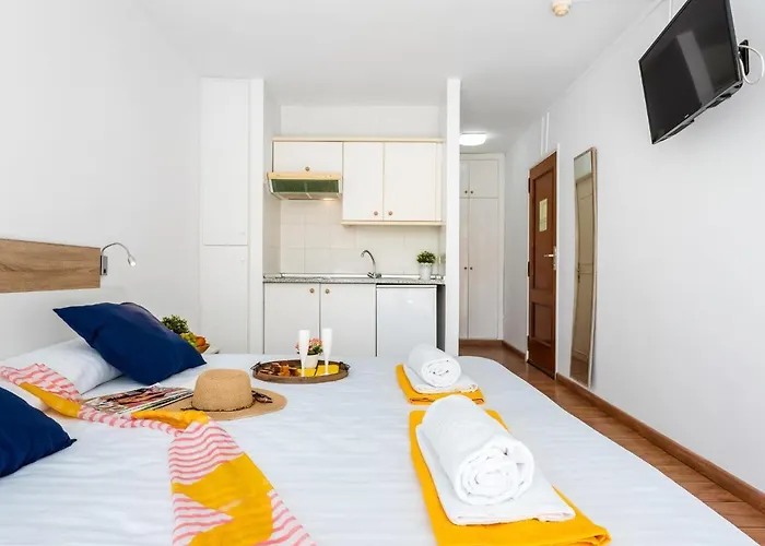 302 Modern, Light, Comfortable Studio With Swimming Pool