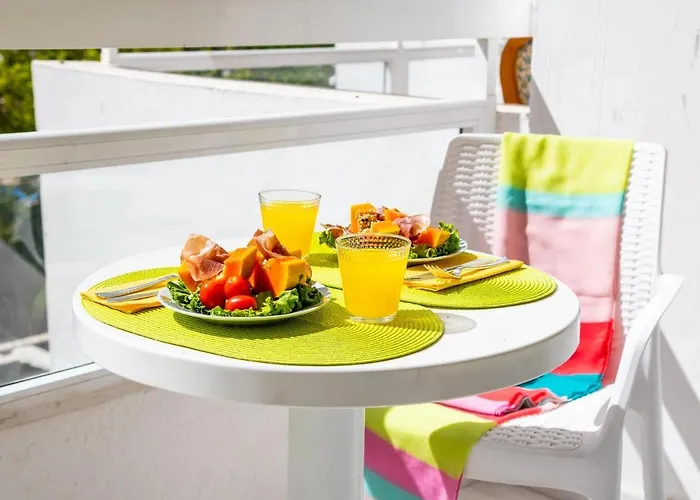 302 Modern, Light, Comfortable Studio With Swimming Pool
